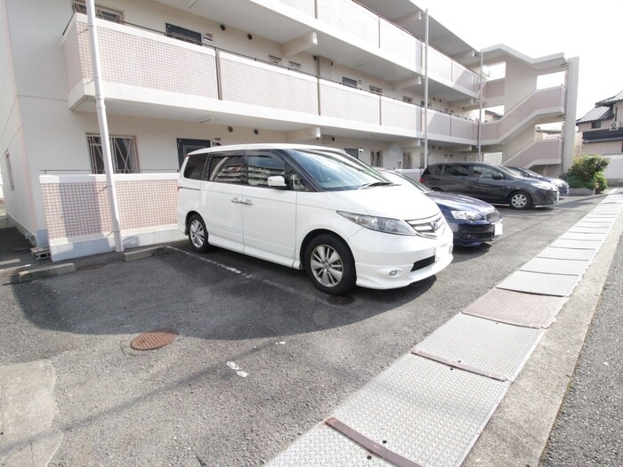 物件外観写真6　(駐車場)