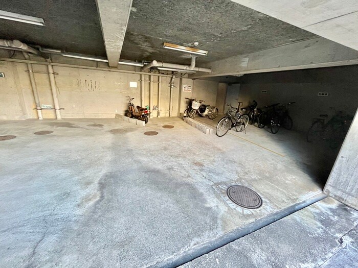 物件外観写真3　(駐輪場)