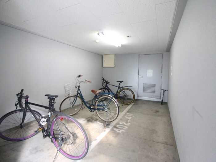 物件外観写真5　(駐輪場)