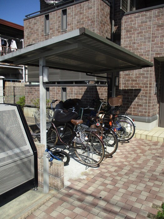 物件外観写真3　(駐輪場)