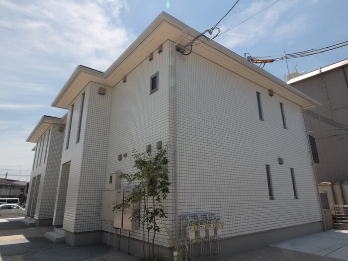 物件外観写真2　(エントランス部分)