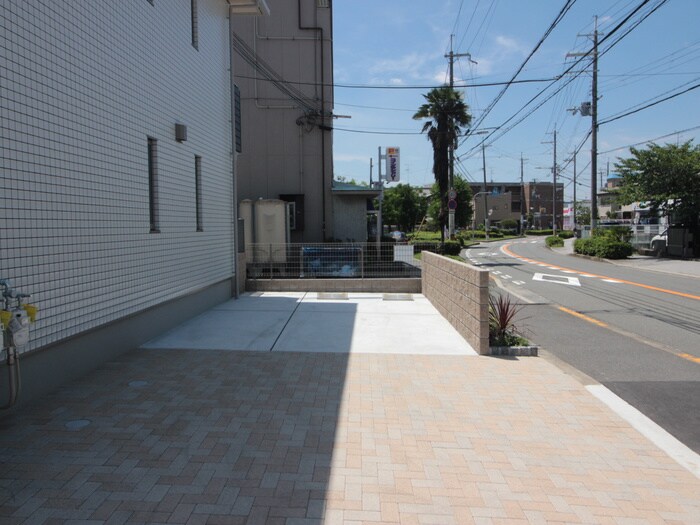 物件外観写真4　(駐車場)