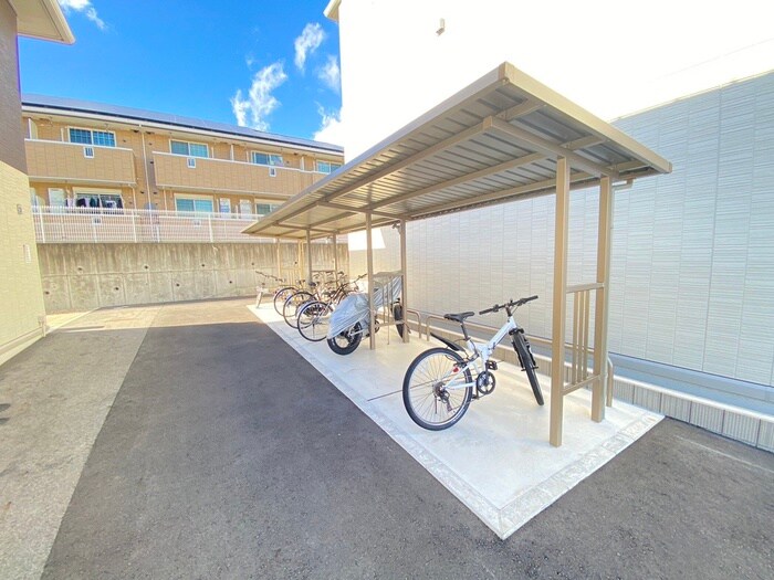 物件外観写真3　(駐輪場)