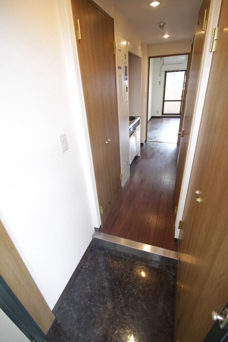 物件内観写真7　(玄関)