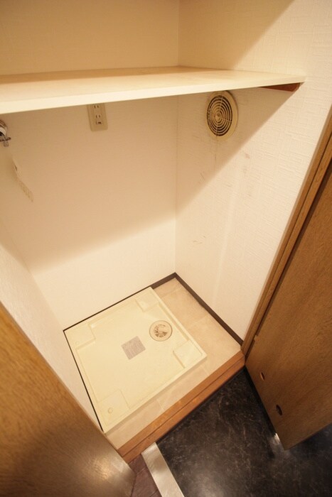 物件内観写真14　(洗濯機置場)