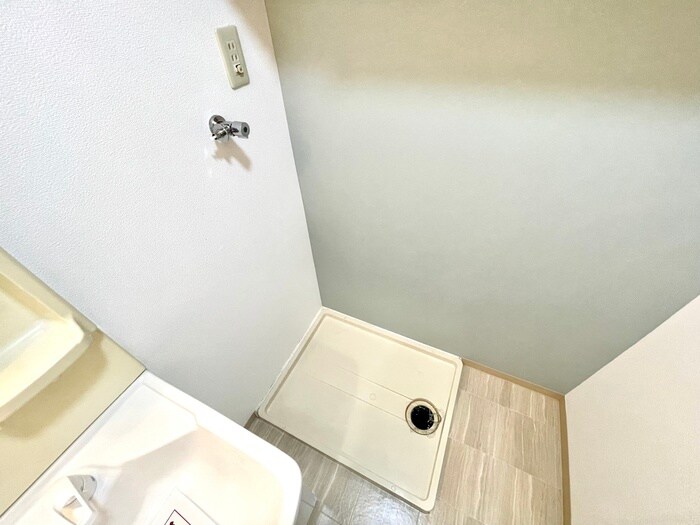 物件内観写真16　(洗濯機置場)