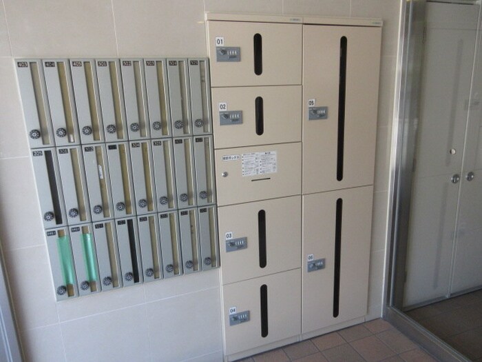 物件外観写真5　(エントランス部分)