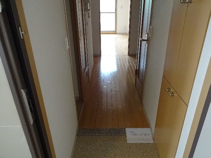 物件内観写真16　(玄関)
