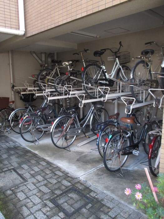 物件外観写真4　(駐輪場)