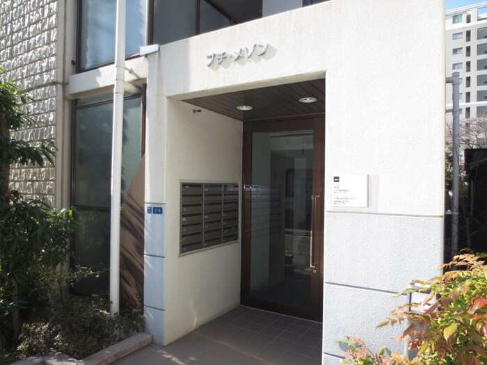 物件外観写真2　(エントランス部分)