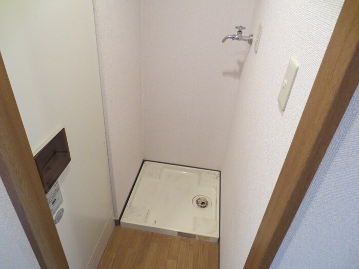 物件内観写真7　(洗濯機置場)