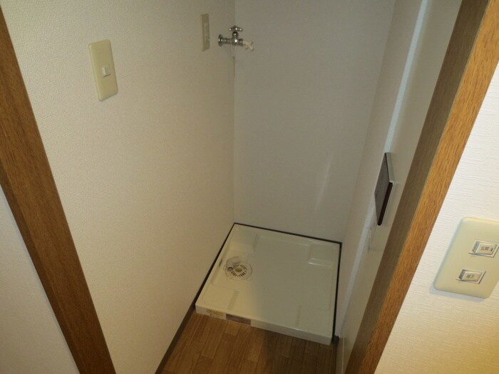 物件内観写真11　(洗濯機置場)