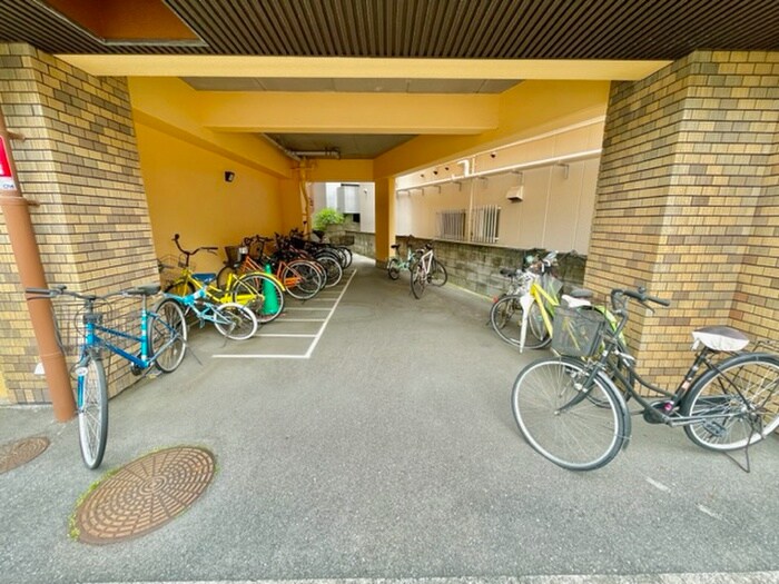 物件外観写真4　(駐輪場)