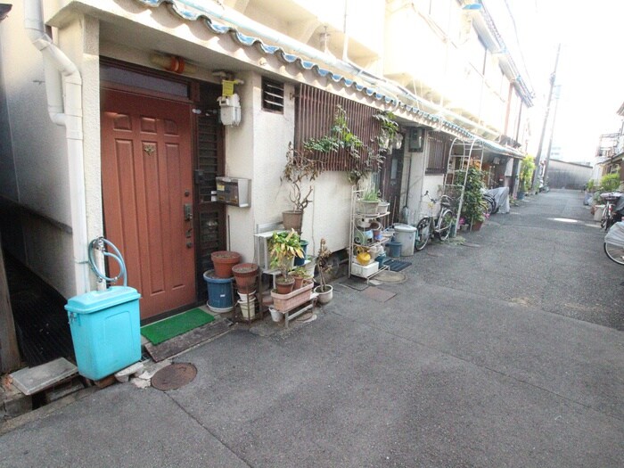 物件外観写真3　(エントランス部分)