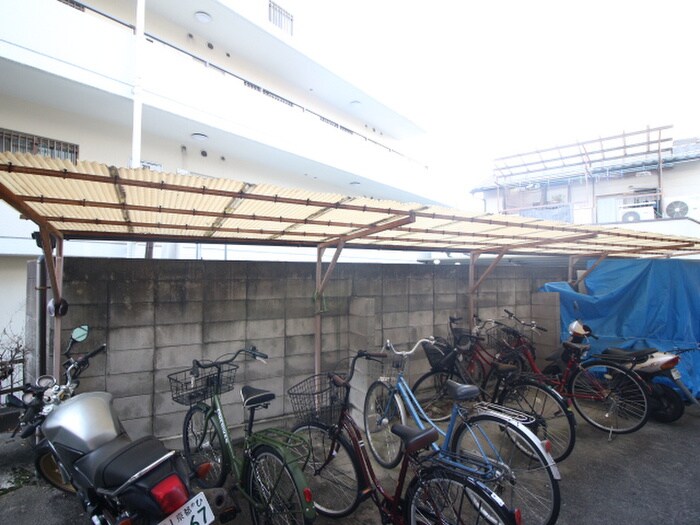 物件外観写真5　(駐輪場)