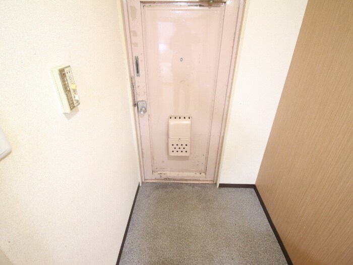 物件内観写真16　(玄関)