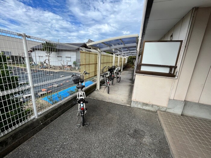 物件外観写真2　(駐輪場)