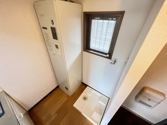 物件内観写真8　(洗濯機置場)