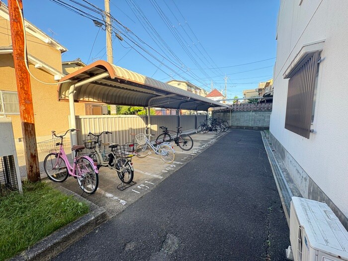 ドムール有栖川の駐輪場