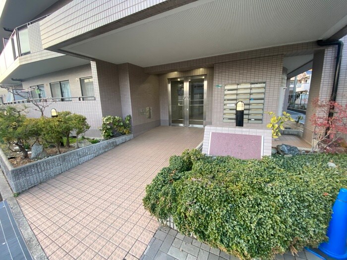 物件外観写真5　(エントランス部分)