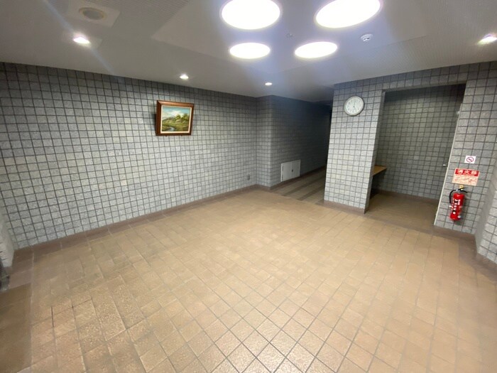 物件外観写真6　(エントランス部分)