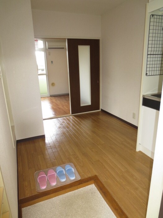 物件内観写真7　(玄関)