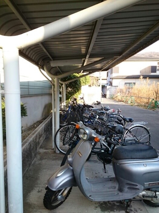 物件外観写真5　(駐輪場)
