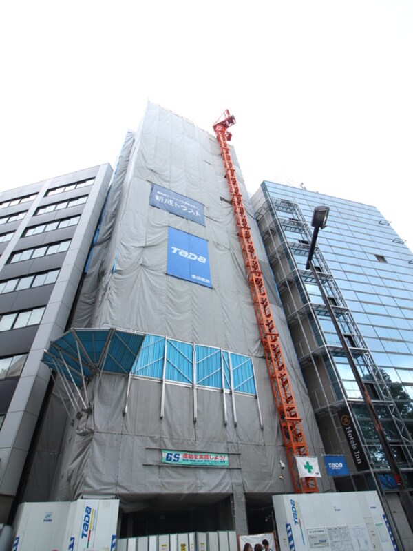 建築中