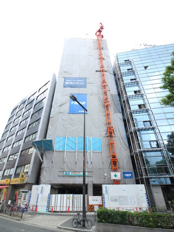 建築中