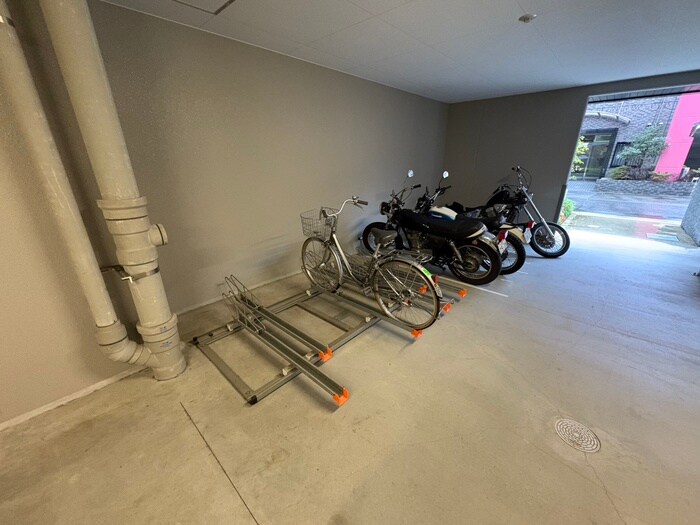 物件外観写真6　(駐輪場)