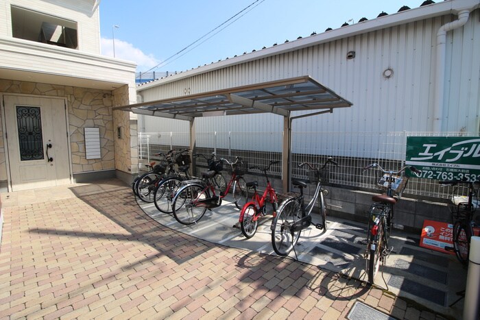物件外観写真3　(駐輪場)