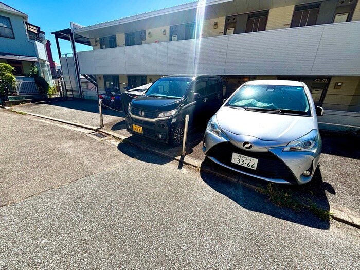 物件外観写真2　(駐車場)