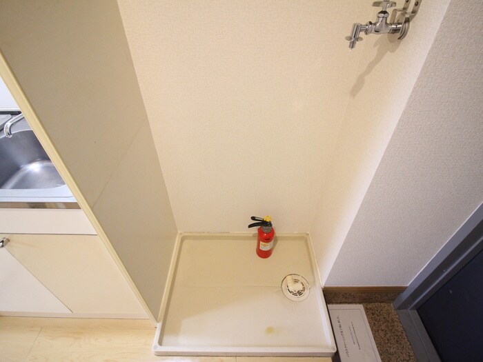 物件内観写真12　(洗濯機置場)