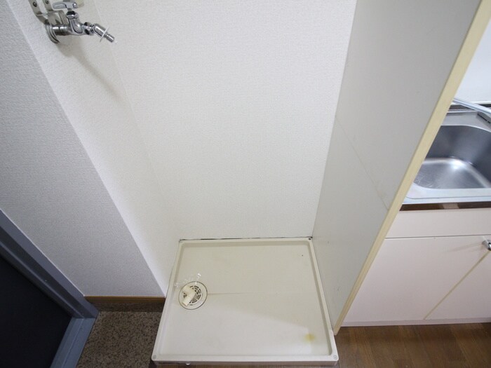 物件内観写真12　(洗濯機置場)