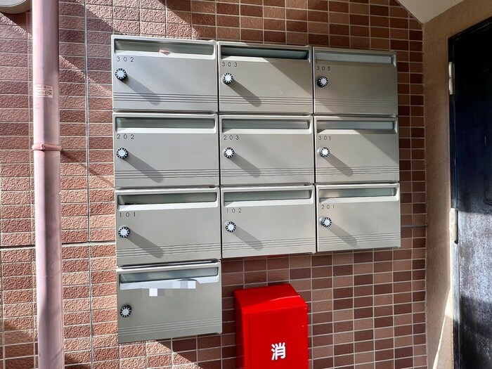 物件外観写真4　(エントランス部分)