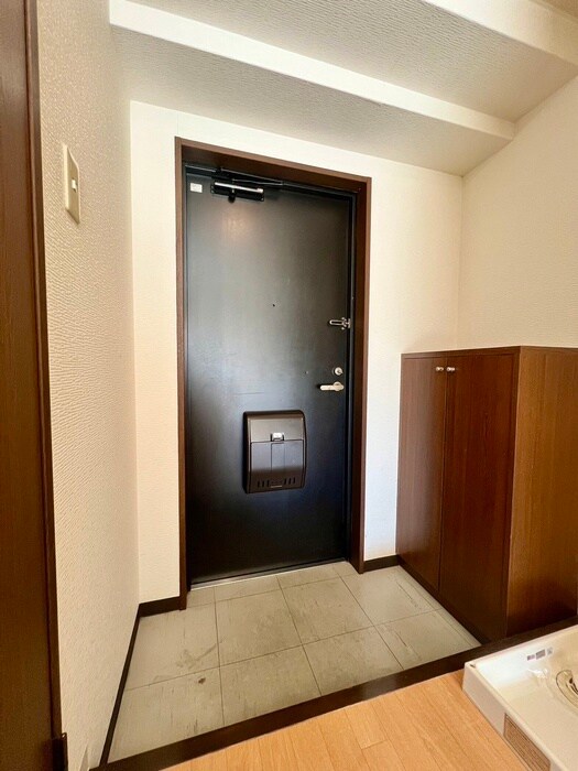 物件内観写真13　(玄関)