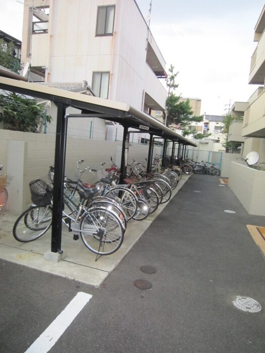 物件外観写真3　(駐輪場)