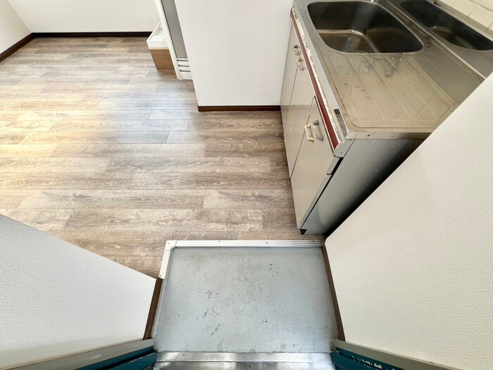 物件内観写真13　(玄関)