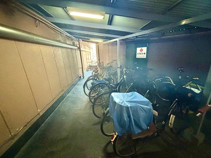 物件外観写真5　(駐輪場)