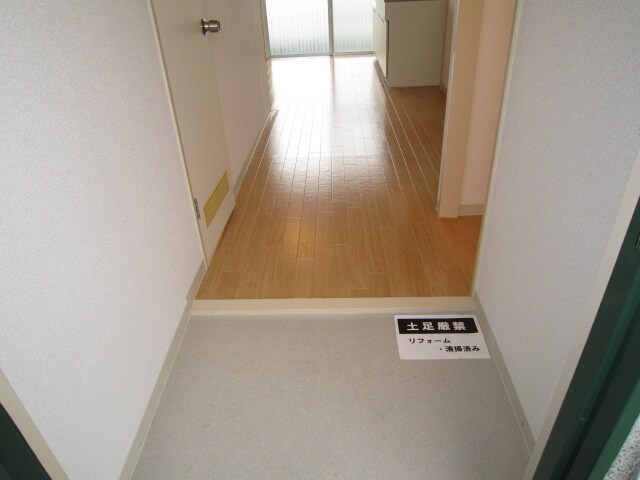 物件内観写真11　(玄関)