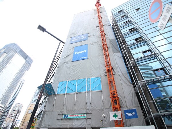 建築中