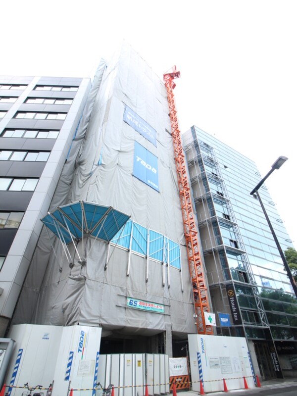建築中
