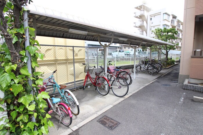 物件外観写真3　(駐輪場)