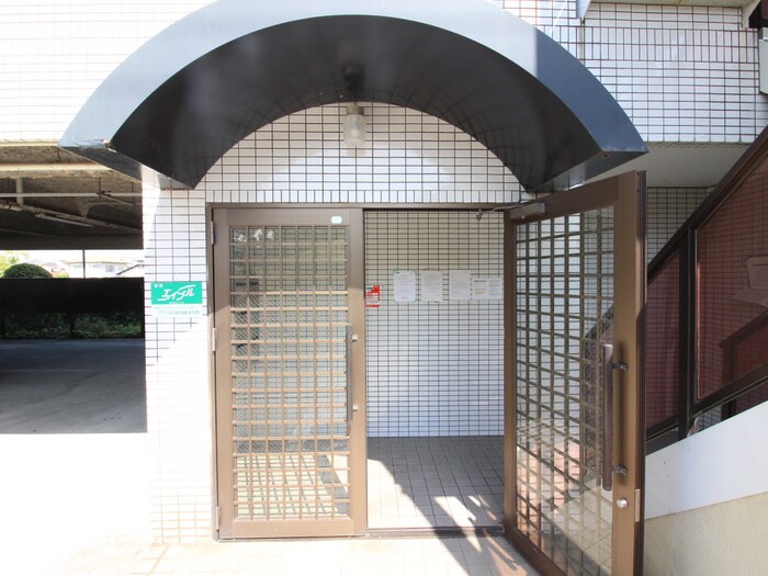 物件外観写真2　(エントランス部分)