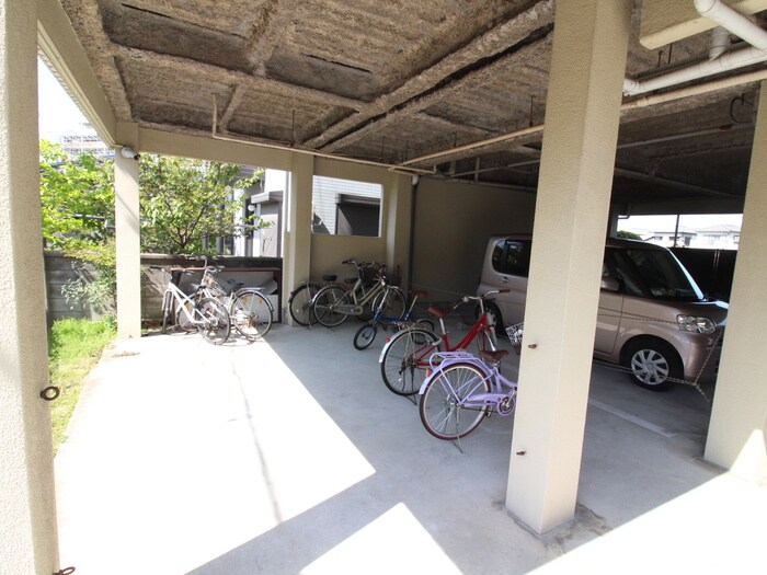 物件外観写真4　(駐輪場)
