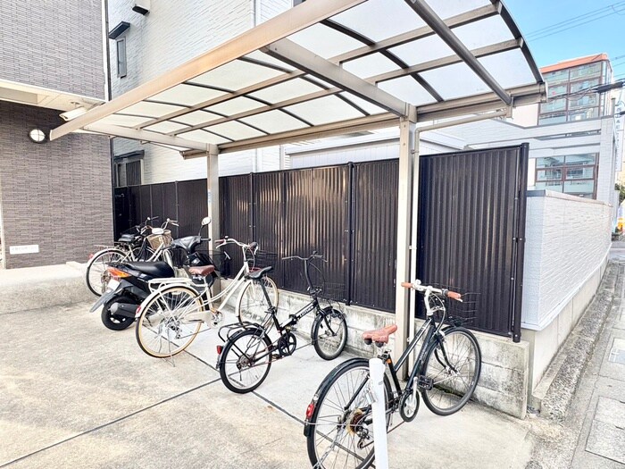 物件外観写真2　(駐輪場)