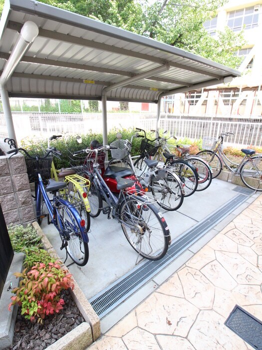 物件外観写真5　(駐輪場)