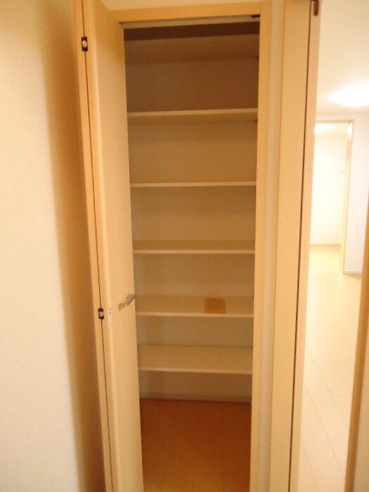 物件内観写真13　(収納)