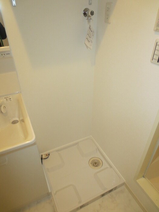 物件内観写真16　(洗濯機置場)