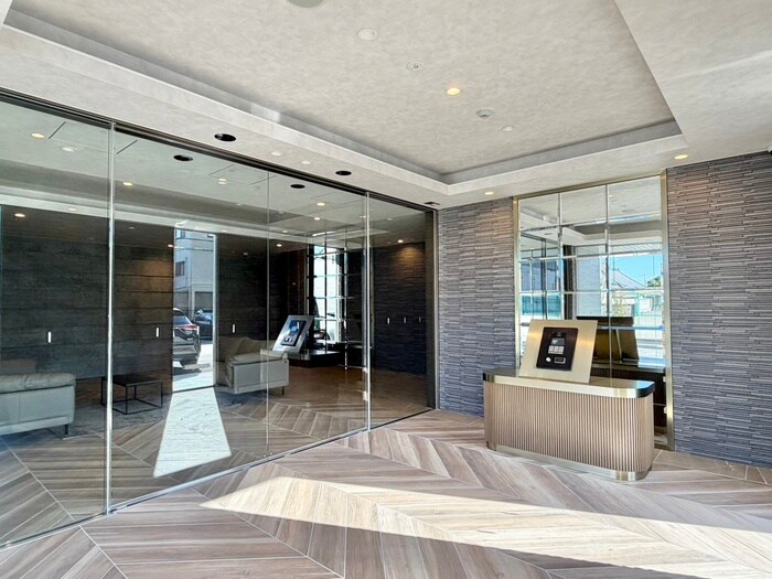 物件外観写真2　(エントランス部分)